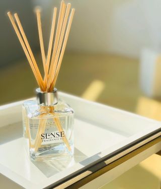 ✨ Zpříjemněte si podzimní atmosféru s naším vonným difuzérem SENSE.✨ Tahle vůně je vám možná povědomá – právě takhle voní...